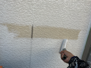 北本市にて外壁の下塗り塗装