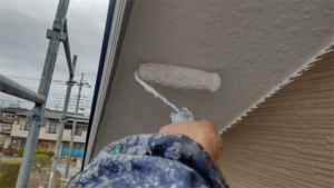 加須市にて付帯塗装軒天