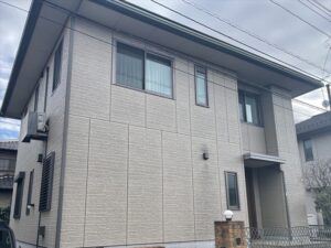 上尾市にて外壁診断、塗膜の退色と汚れの付着