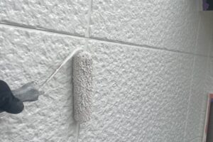 蓮田市にて外壁塗装を施工しているところ